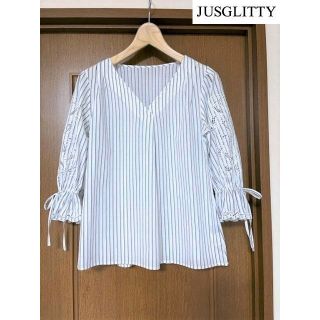 ジャスグリッティー(JUSGLITTY)の新品同様ジャスグリッティー★カットワークスリーブシャツブラウス(シャツ/ブラウス(長袖/七分))