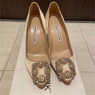 マノロブラニク(MANOLO BLAHNIK)のマノロブラニク　ハンギシ　サテンパンプス(ハイヒール/パンプス)