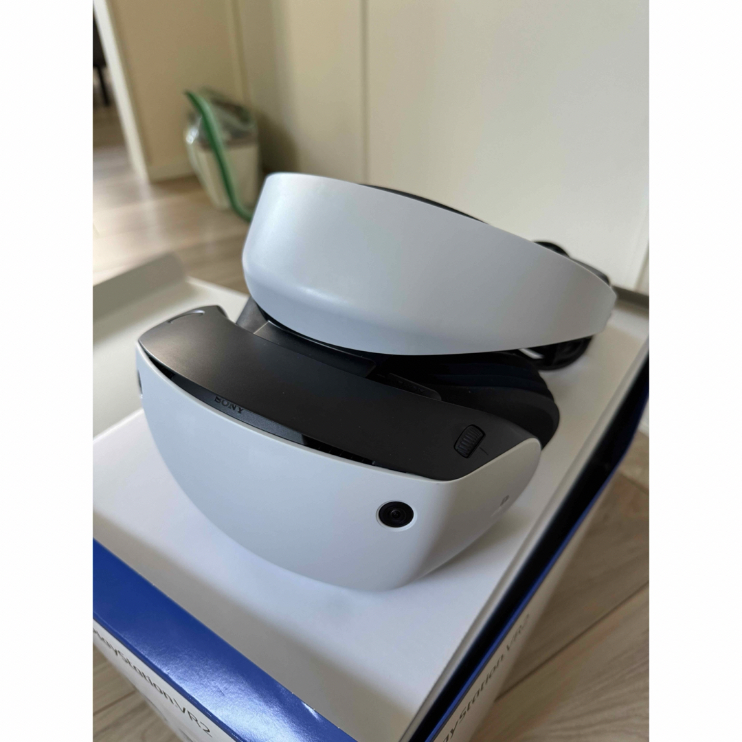 PlayStation VR(プレイステーションヴィーアール)のPlaystation VR2  エンタメ/ホビーのゲームソフト/ゲーム機本体(家庭用ゲーム機本体)の商品写真
