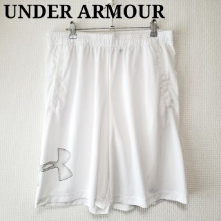 アンダーアーマー(UNDER ARMOUR)のUNDER ARMOUR ルーズシルエット ハーフパンツ 白ホワイト(ショートパンツ)