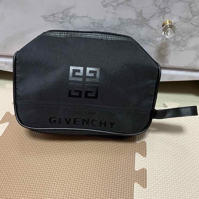 givenchy ポーチ