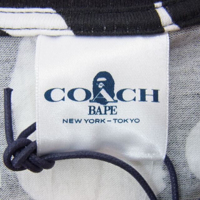 A BATHING APE(アベイシングエイプ)のA BATHING APE アベイシングエイプ × COACH コーチ シグネチャー 総柄 Tシャツ ブラック系 XL【中古】 メンズのトップス(Tシャツ/カットソー(半袖/袖なし))の商品写真