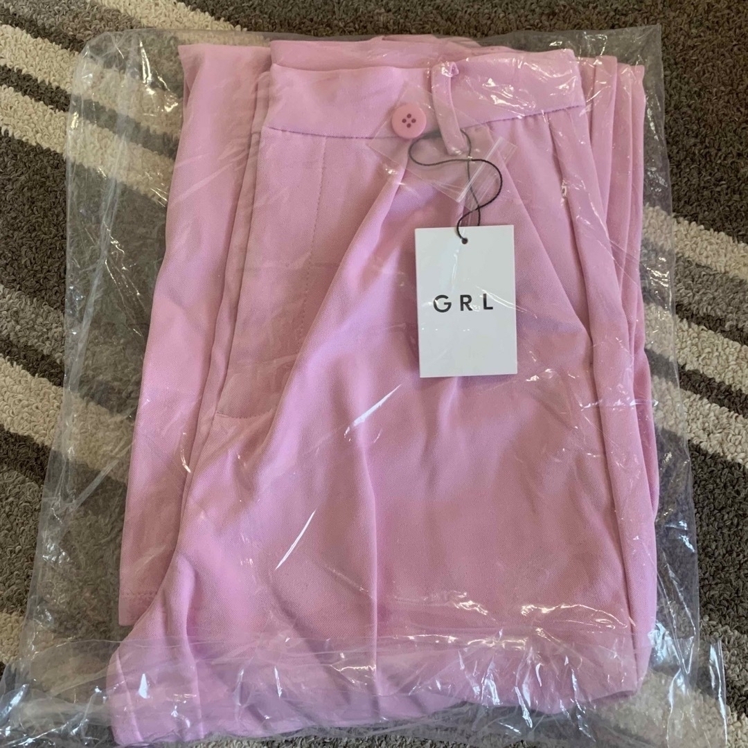 GRL(グレイル)の【GRL】センタープレスストレートワイドパンツ　XS レディースのパンツ(カジュアルパンツ)の商品写真