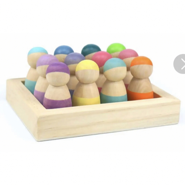 小人 12人 パステル 原色 虹色 白木 木のおもちゃ 誕生日 キッズ/ベビー/マタニティのおもちゃ(知育玩具)の商品写真