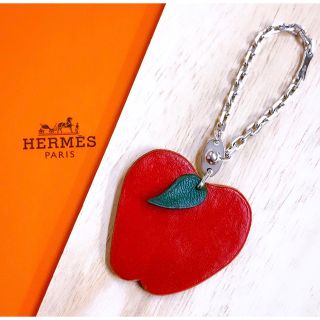 エルメス(Hermes)の★極美品　エルメス　フルーツチャーム　りんご　アップル　バッグチャーム(バッグチャーム)