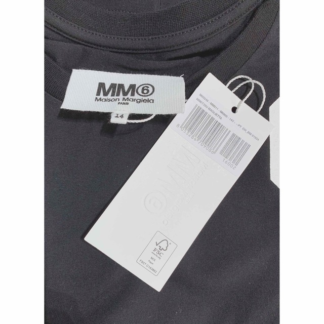 MM6(エムエムシックス)のMM6 メゾンマルジェラ　6ロゴTシャツ　ブラック　14 レディースのトップス(Tシャツ(半袖/袖なし))の商品写真