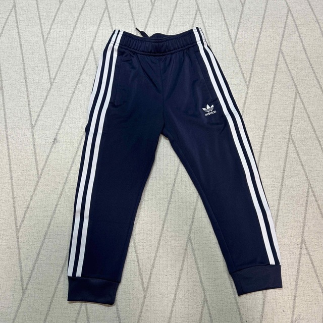 adidas(アディダス)のadidasジャージ上下　サイズ120 キッズ/ベビー/マタニティのキッズ服男の子用(90cm~)(その他)の商品写真