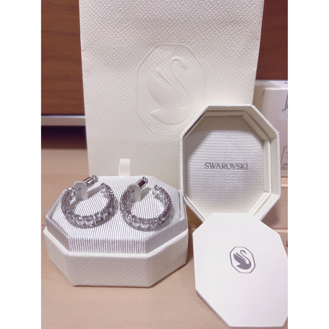 SWAROVSKI - ❤️正規品 新品 スワロフスキー Millenia フープピアス