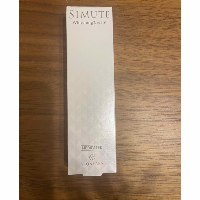 SIMUTE シミュート 薬用美白クリーム  30g コスメ/美容のスキンケア/基礎化粧品(フェイスクリーム)の商品写真
