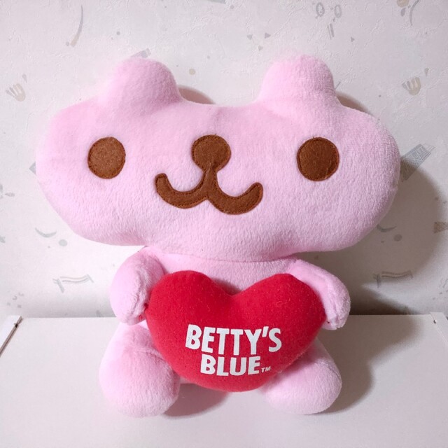 BETTY'S BLUE(ベティーズブルー)のベティーズブルー ぬいぐるみ BETTY'S BLUE ピンク　キャラクター エンタメ/ホビーのおもちゃ/ぬいぐるみ(キャラクターグッズ)の商品写真