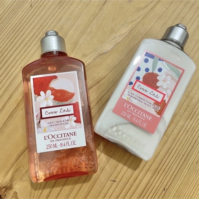 L'OCCITANE(ロクシタン)のロクシタン　シャワージェル　ボディミルク　新品　250ml 2本セット コスメ/美容のボディケア(ボディローション/ミルク)の商品写真