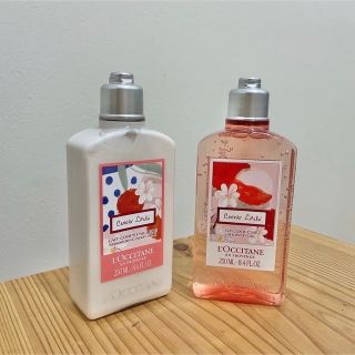 ロクシタン(L'OCCITANE)のロクシタン　シャワージェル　ボディミルク　新品　250ml 2本セット(ボディローション/ミルク)