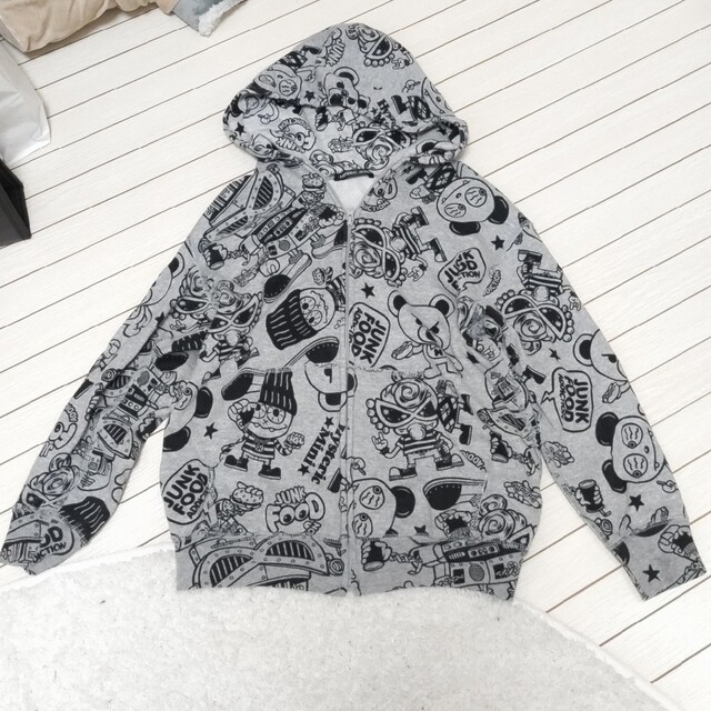 HYSTERIC MINI(ヒステリックミニ)のHYSTERICMINIヒスミニ★パーカー★130 キッズ/ベビー/マタニティのキッズ服男の子用(90cm~)(ジャケット/上着)の商品写真