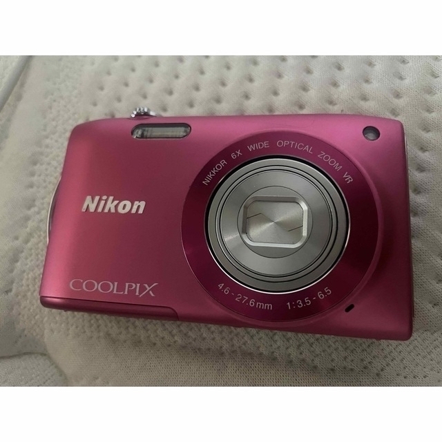 Nikon デジタルカメラ COOLPIX s3300 バッテリー付き スマホ/家電/カメラのカメラ(コンパクトデジタルカメラ)の商品写真