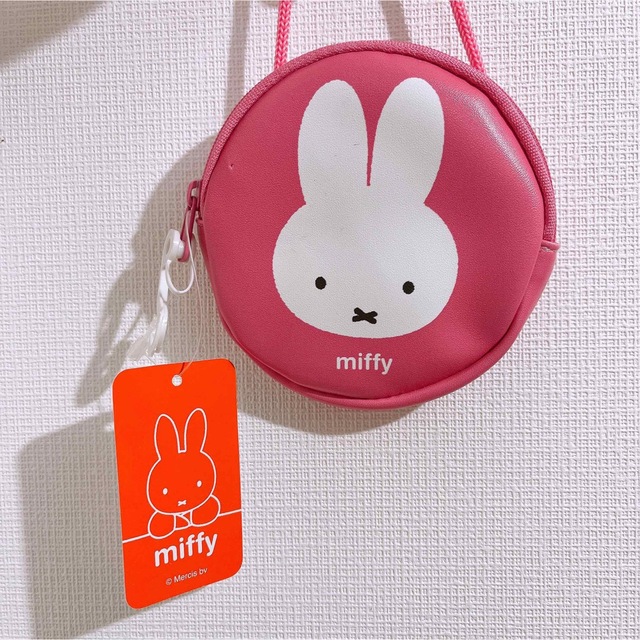 miffy(ミッフィー)の【新品未使用、初期傷あり】ミッフィー　コインケース　しまむら レディースのファッション小物(コインケース)の商品写真