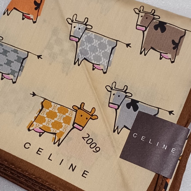 celine(セリーヌ)の値下げ📌セリーヌ☆大判ハンカチ🐮 レディースのファッション小物(ハンカチ)の商品写真