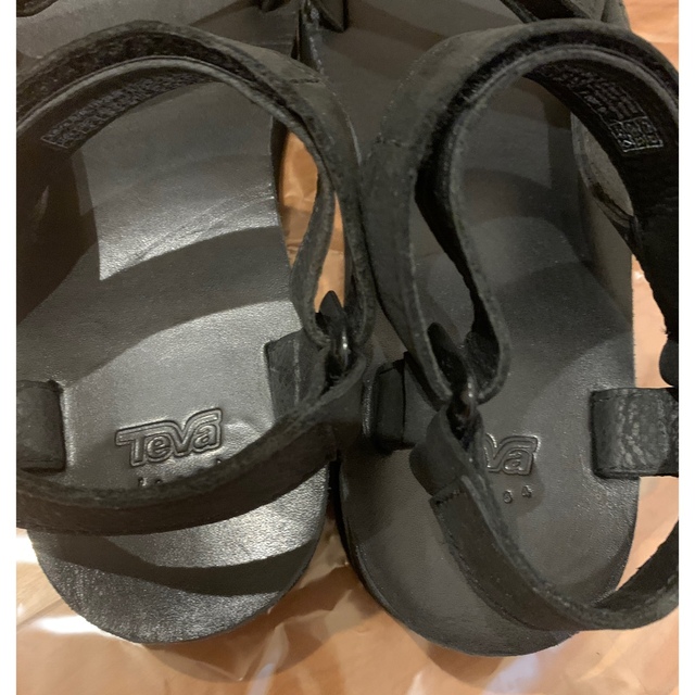 Teva(テバ)のTevaテバ　Midform Universal Leather 24センチ レディースの靴/シューズ(サンダル)の商品写真