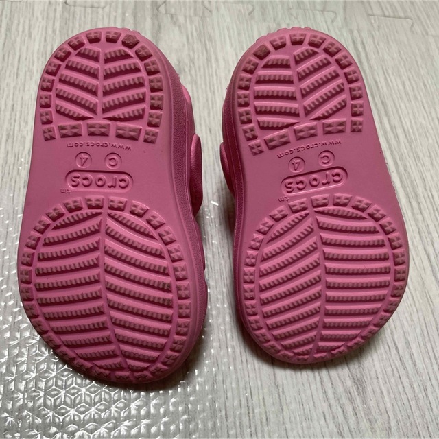 crocs(クロックス)のクロックス　c4 11.5〜12cm ピンク　サンダル　ハート キッズ/ベビー/マタニティのベビー靴/シューズ(~14cm)(サンダル)の商品写真