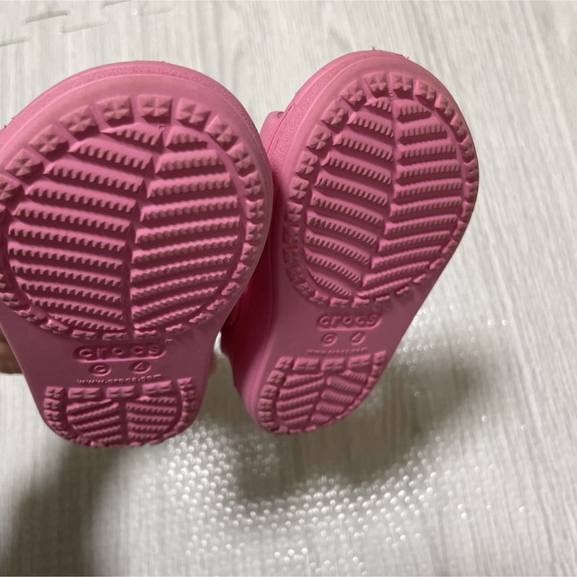 crocs(クロックス)のクロックス　c4 11.5〜12cm ピンク　サンダル　ハート キッズ/ベビー/マタニティのベビー靴/シューズ(~14cm)(サンダル)の商品写真