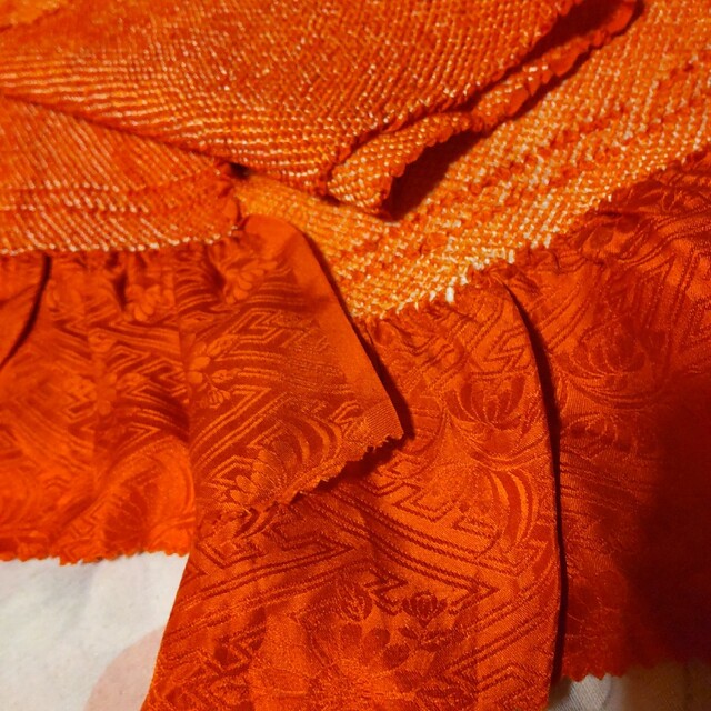 正絹・絞り帯揚げ２本組み　　鮮やかな緋色　鮮明な山吹色　一度のみ使用の美品です