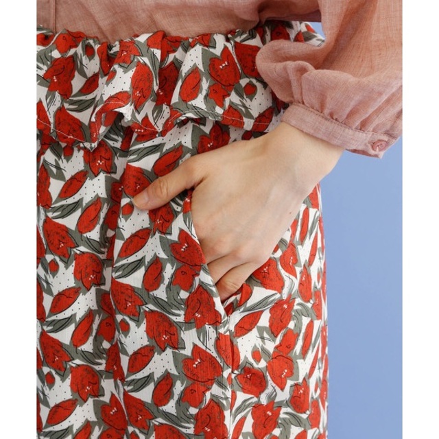 merlot(メルロー)の新品 merlot  花柄ウエストフリルパンツ レディースのパンツ(カジュアルパンツ)の商品写真