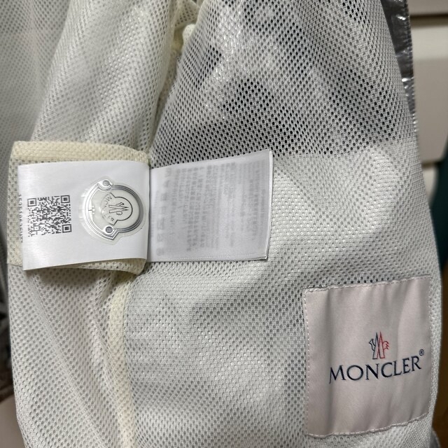 MONCLER(モンクレール)のモンクレール ナイロンパーカー 116cm 6anni キッズ キッズ/ベビー/マタニティのキッズ服男の子用(90cm~)(ジャケット/上着)の商品写真