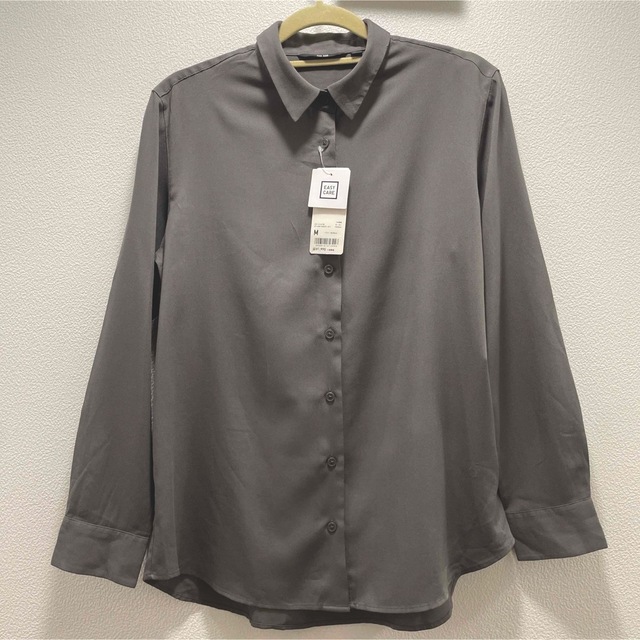 UNIQLO(ユニクロ)の未使用　ユニクロ　オリーブ　レーヨンブラウス レディースのトップス(シャツ/ブラウス(長袖/七分))の商品写真