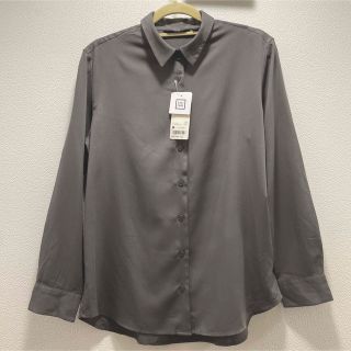 ユニクロ(UNIQLO)の未使用　ユニクロ　オリーブ　レーヨンブラウス(シャツ/ブラウス(長袖/七分))