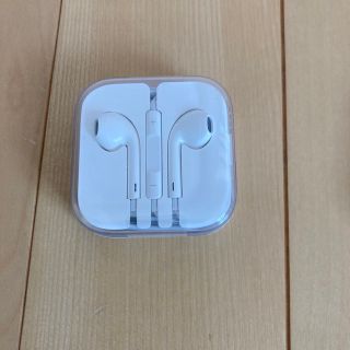 アイフォーン(iPhone)の純正 イヤホン 新品!!(ヘッドフォン/イヤフォン)