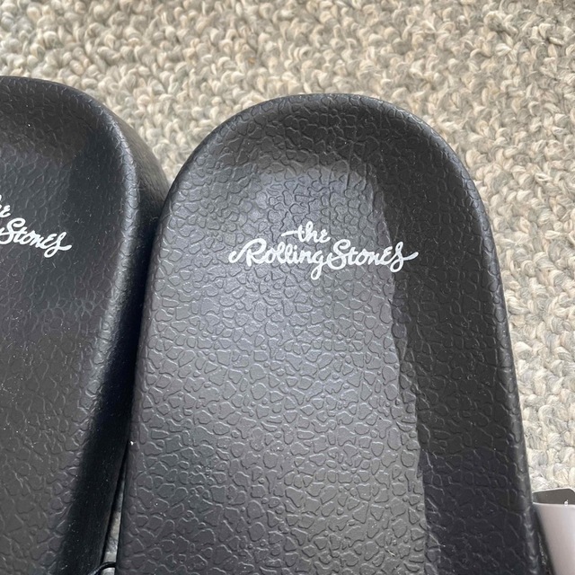 GU(ジーユー)のGU ローリングストーンズ　シャワーサンダル　26 新品未使用タグ付き メンズの靴/シューズ(サンダル)の商品写真