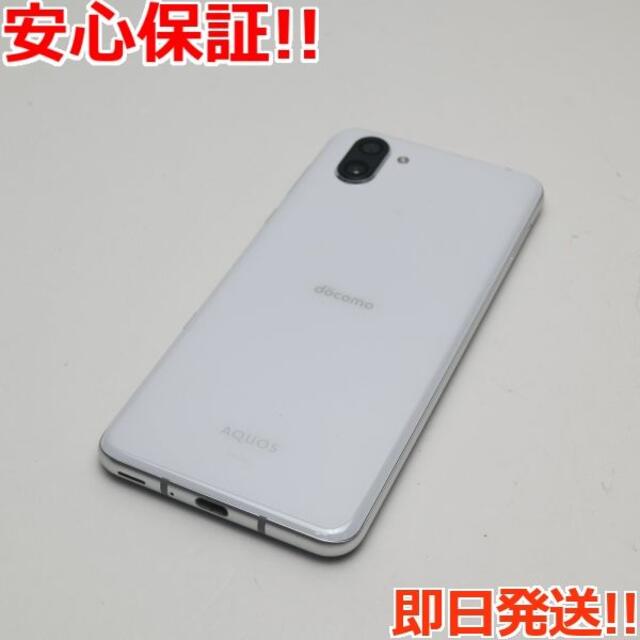 SHARP(シャープ)の新品同様 SH-04L AQUOS R3 プラチナホワイト  スマホ/家電/カメラのスマートフォン/携帯電話(スマートフォン本体)の商品写真