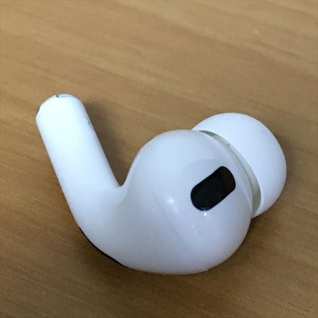 Apple(アップル)のApple純正 AirPods Pro イヤホン本体 片耳 右（R） A2083 スマホ/家電/カメラのオーディオ機器(ヘッドフォン/イヤフォン)の商品写真