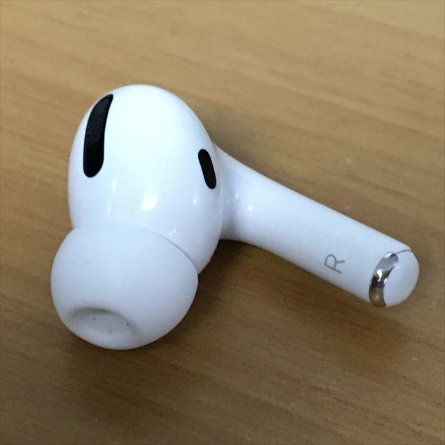 Apple(アップル)のApple純正 AirPods Pro イヤホン本体 片耳 右（R） A2083 スマホ/家電/カメラのオーディオ機器(ヘッドフォン/イヤフォン)の商品写真