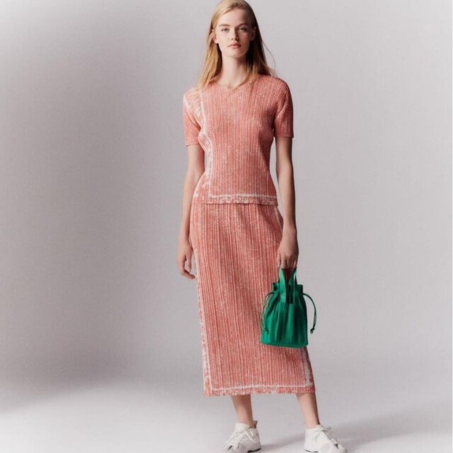 PLEATS PLEASE ISSEY MIYAKE - pleats please 新作 TRAIL DENIMピンク3