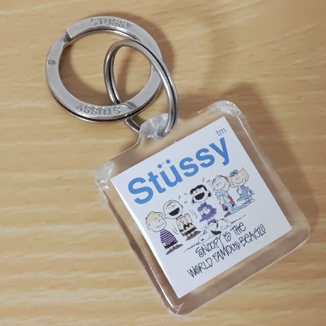 STUSSY(ステューシー)の激レア限定コラボ☆ステューシー×スヌーピーSTUSSYキーホルダーpeanuts メンズのファッション小物(キーホルダー)の商品写真