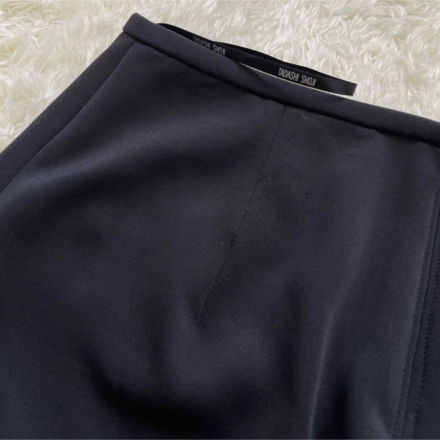 TADASHI SHOJI(タダシショウジ)の【tadashi shoji】黒　膝丈スカート　レース　素敵なデザイン レディースのスカート(ひざ丈スカート)の商品写真