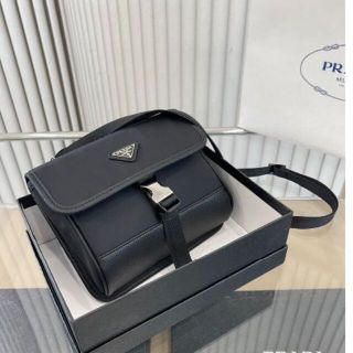 PRADA - Re-Nylon xサフィアーノレザー スマートフォンケースの通販