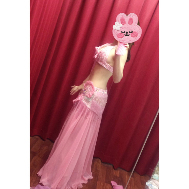 ベリーダンス衣装　ピンク系　美品 エンタメ/ホビーのコスプレ(衣装一式)の商品写真