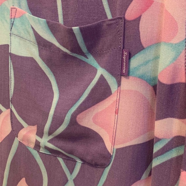 Supreme(シュプリーム)のサイズM Supreme Lily Rayon Shirt Purple 新品 メンズのトップス(シャツ)の商品写真