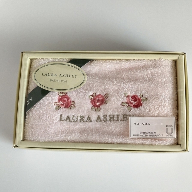 LAURA ASHLEY(ローラアシュレイ)のd@i様　ローラアシュレイ　お花模様の長袖ワンピースとタオルの2点セット レディースのワンピース(ひざ丈ワンピース)の商品写真