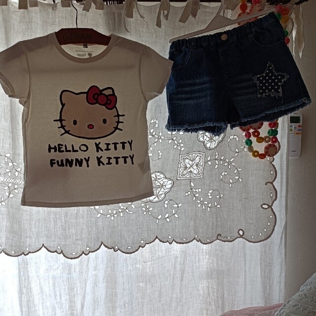 キティちゃんTシャツ、デニムパンツセット キッズ/ベビー/マタニティのキッズ服女の子用(90cm~)(Tシャツ/カットソー)の商品写真