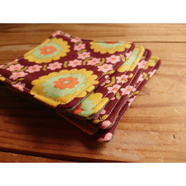 ハンドメイド タオルをはさんだレトロな花柄コースター4枚 茶色ブラウン系 ハンドメイドの生活雑貨(キッチン小物)の商品写真