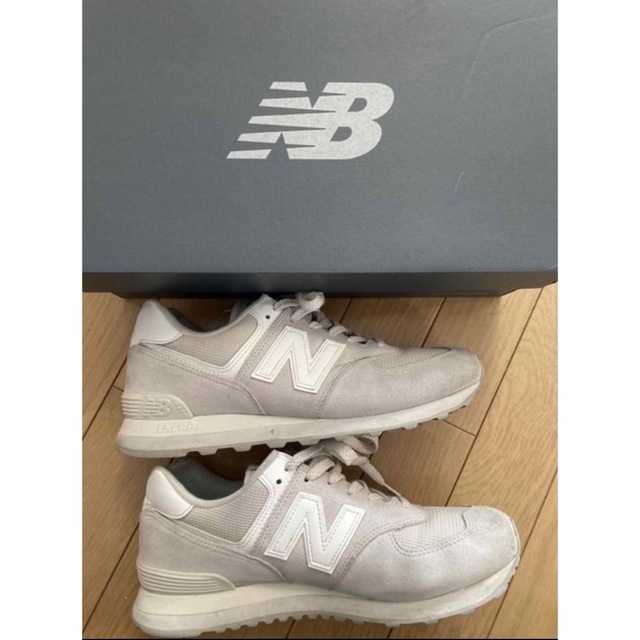 New Balance(ニューバランス)のニューバランス　グレーホワイト 574 27 メンズの靴/シューズ(スニーカー)の商品写真