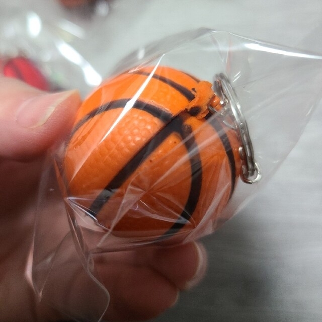 【新品】カラー選べるバスケットボール キーホルダー Basketball バスケ スポーツ/アウトドアのスポーツ/アウトドア その他(バスケットボール)の商品写真