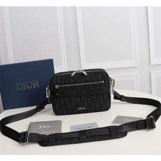 ディオール メンズバッグの通販 200点以上 | Diorのメンズを買うならラクマ