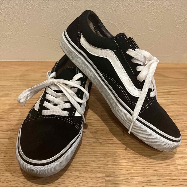 VANS(ヴァンズ)のVANS オールドスクール　クロ　25.5センチ レディースの靴/シューズ(スニーカー)の商品写真