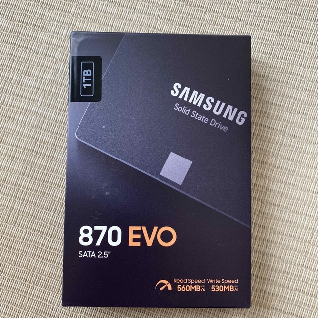 SAMSUNG(サムスン)のサムスン MZ-77E1T0B/IT SSD 870 EVO ベーシックキット  スマホ/家電/カメラのPC/タブレット(PC周辺機器)の商品写真