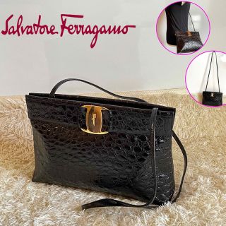 サルヴァトーレフェラガモ(Salvatore Ferragamo)の美品 サルヴァトーレフェラガモ 型押し ショルダーバッグ  ゴールド 希少(ショルダーバッグ)