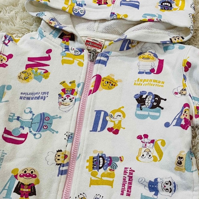 ち〜たろ様専用※パーカー☆アンパンマン☆90 キッズ/ベビー/マタニティのキッズ服女の子用(90cm~)(ジャケット/上着)の商品写真