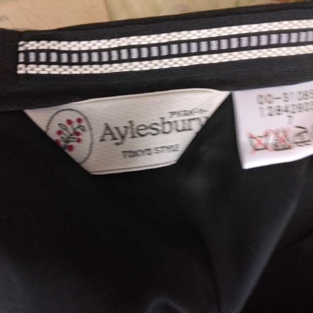 Aylesbury(アリスバーリー)のタグ付き！Aylesburyスーツスカート レディースのスカート(ひざ丈スカート)の商品写真